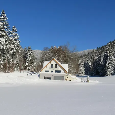 La Resilience, Au Pied Des Pistes A